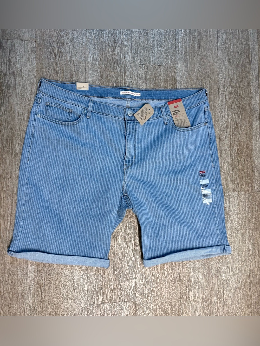 LEVIS STRIPED CLASSIC BERMUDA SHORTS SIZE 24W